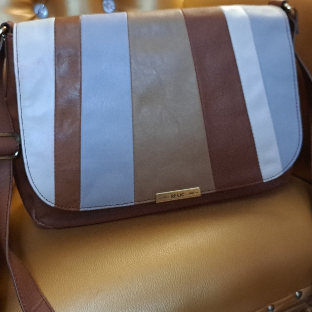 Relic Colorblock Shoulder Bag. Retro Look. Adjustable Strap. - Picture 5 of 13